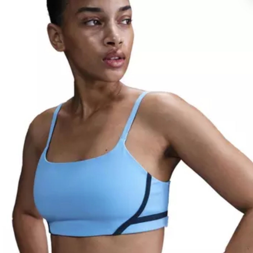 Nike Women's One Light-Support Lightly Lined Sports Bra-Blue. Size large